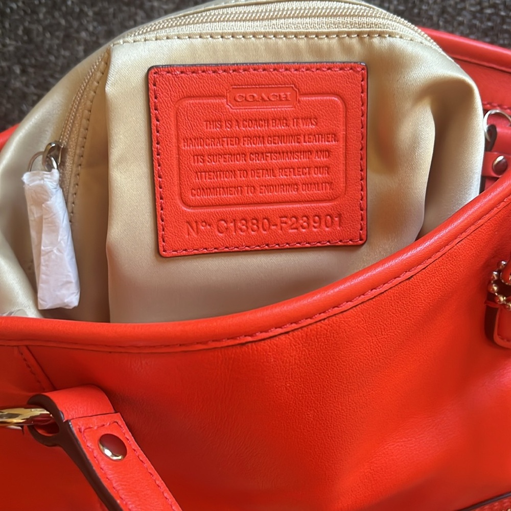 Coach orange  Shoulder Bag with Glossy Finish and Structured Design - Picture 5 of 5